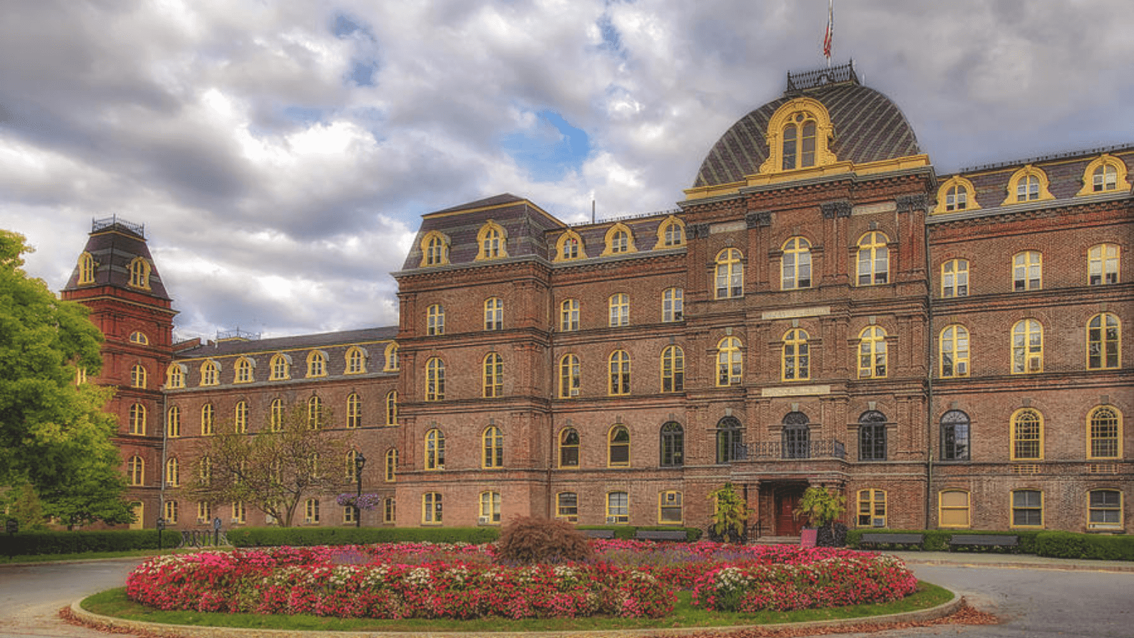 The Best Women's College in US - Liberal Arts Education